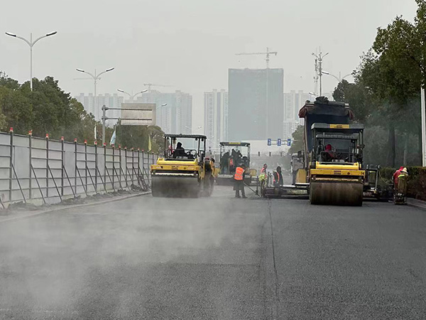 長(zhǎng)沙太空金路橋材料有限公司,雙鋼輪壓路機(jī),福格勒瀝青攤鋪機(jī),AC系列,AF系列,SBS系列
